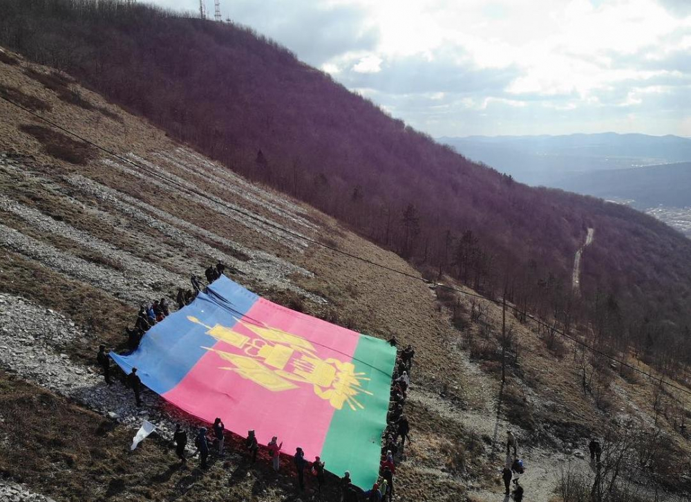 Жители Геленджика отметили 100-летие флага Кубани