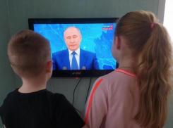 Почему только детям до 7 лет: указ Путина о новогодних выплатах получил разъяснение