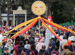 Жители Большого Геленджика отметили традиционный русский праздник с размахом