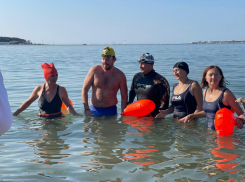 В День Черного моря геленджичане пробыли в воде более часа