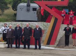 Память моряков-артиллеристов почтили в Геленджике