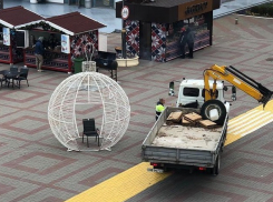 Огромные световые шары исчезли с главной площади Геленджика