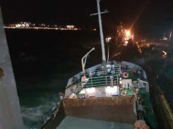 В Геленджике спасатели Морспасслужбы пришли на помощь аварийному судну.