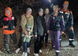 Заблудившихся туристов с 4 детьми спасатели нашли в Геленджике