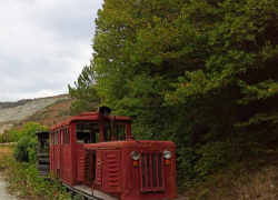 Тут есть железная дорога: куда ехал поезд, стоящий в горах Геленджика