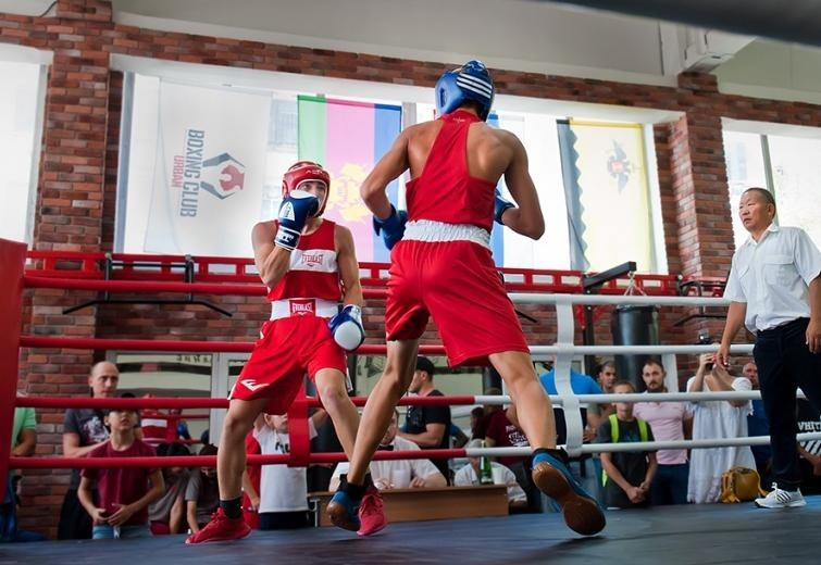 Подростки из Геленджика поборются за «золото» в Новороссийской боксерской школе «Урбан»