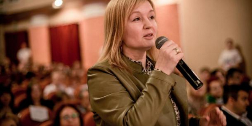 Депутат от «Единой России» Татьяна Рой не будет переизбрана в новый созыв, в том числе, из-за скандала с продажей «блокадного хлеба»