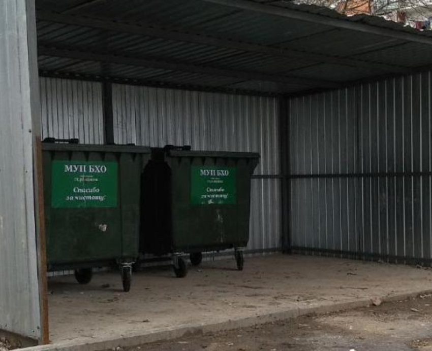 На проблемном участке заменили мусорные баки в Геленджике
