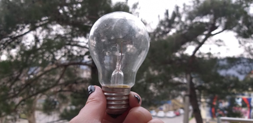 Десятки домов села Дивноморское отключат от света на несколько часов