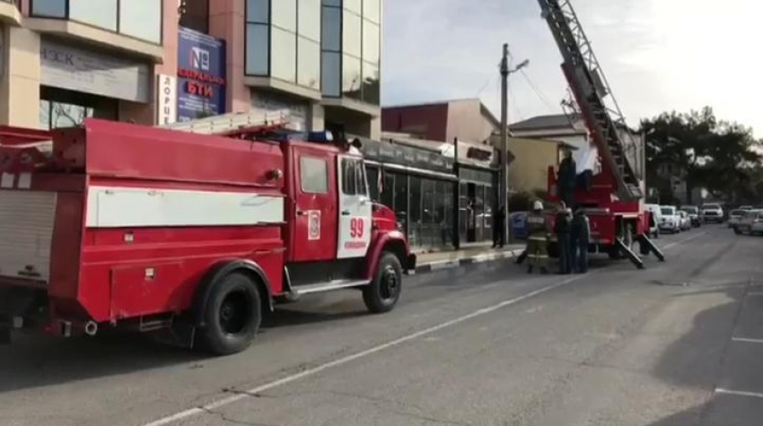 150 человек эвакуированы из офисного здания в Геленджике