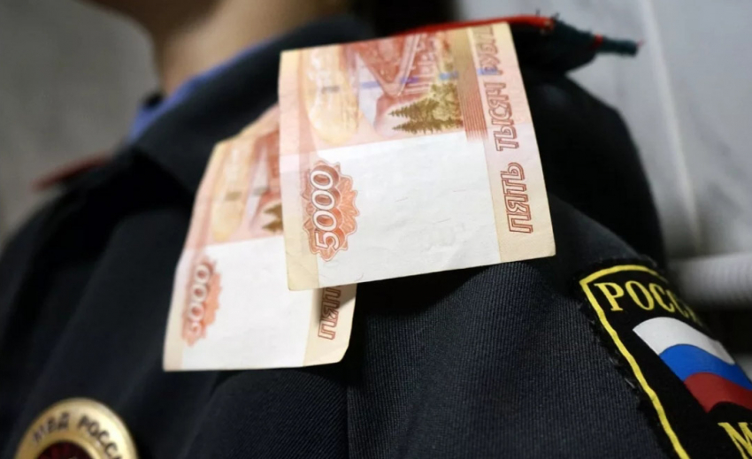 В Геленджике трое полицейских вымогали у местного жителя 170 тыс. рублей