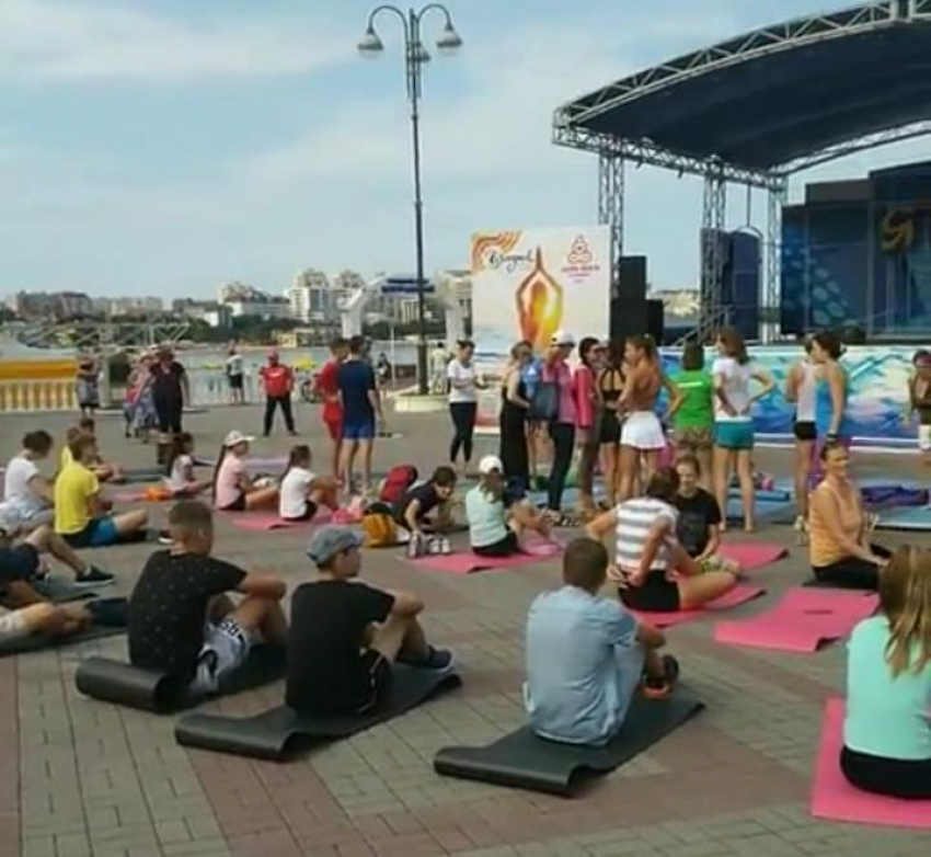 Фестиваль йоги проходит в Геленджике