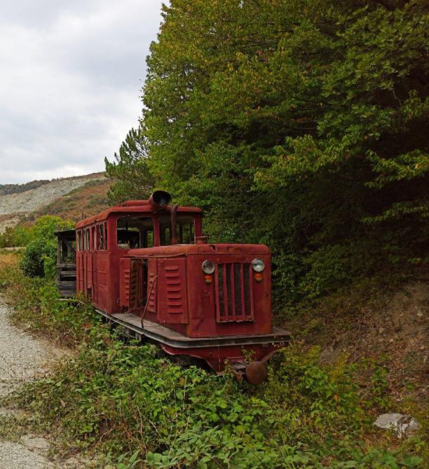 Тут есть железная дорога: куда ехал поезд, стоящий в горах Геленджика