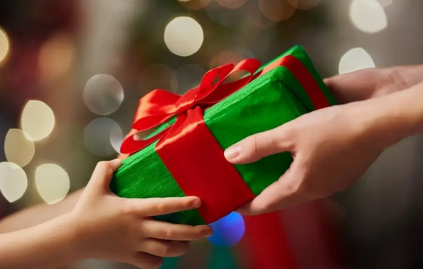 В Геленджике дети из трудных семей получили новогодние подарки