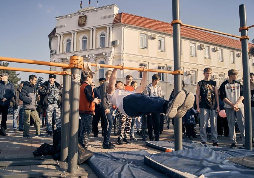 Молодежь Геленджика проявила свои таланты на Центральной площади