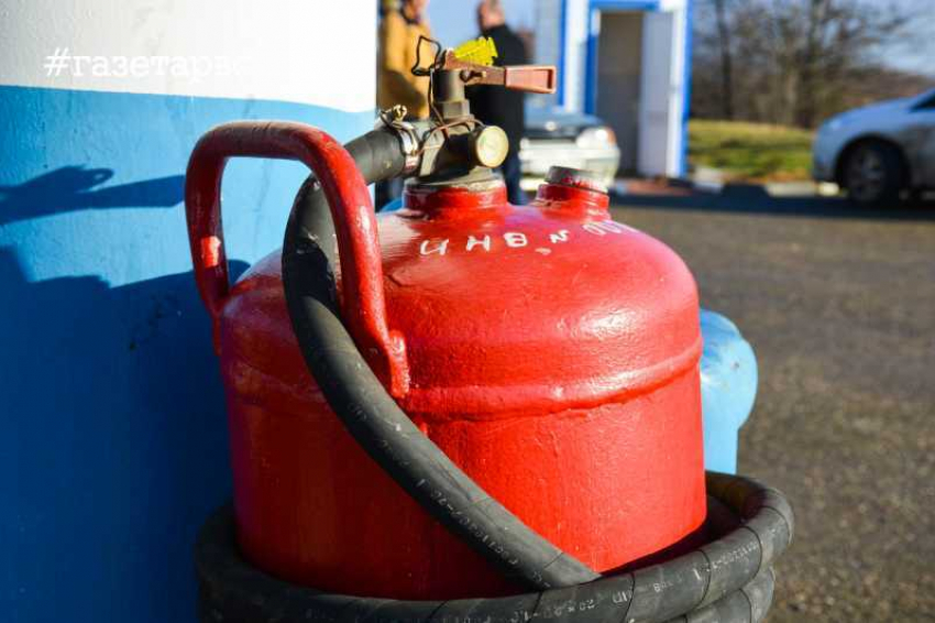 Опасную торговлю газом пресекли в Геленджике
