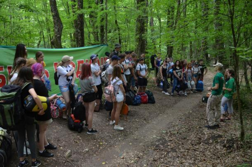 Открылась первая туристическая смена для молодежи в Геленджике 