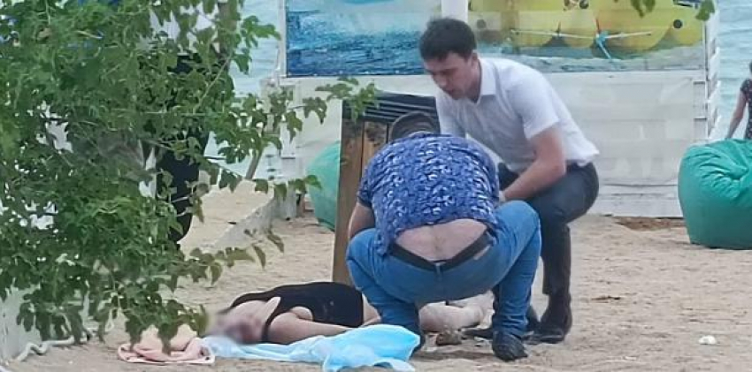 Возможно, ударило током: женщина скончалась на пляже в Геленджике
