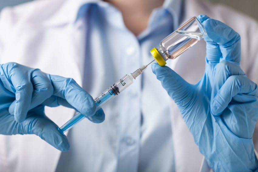 Опрос показал: большинство российских врачей не доверяют вакцине от коронавируса